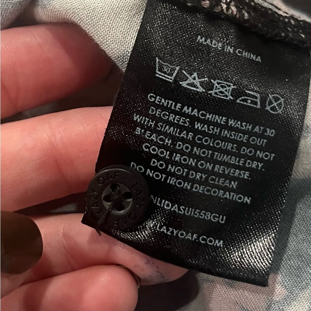 Lazy Oaf Large Nip It In The Bud Short Sleeve But… - image 8